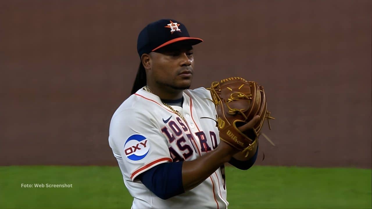 Framber Valdez lanzando con Houston Astros