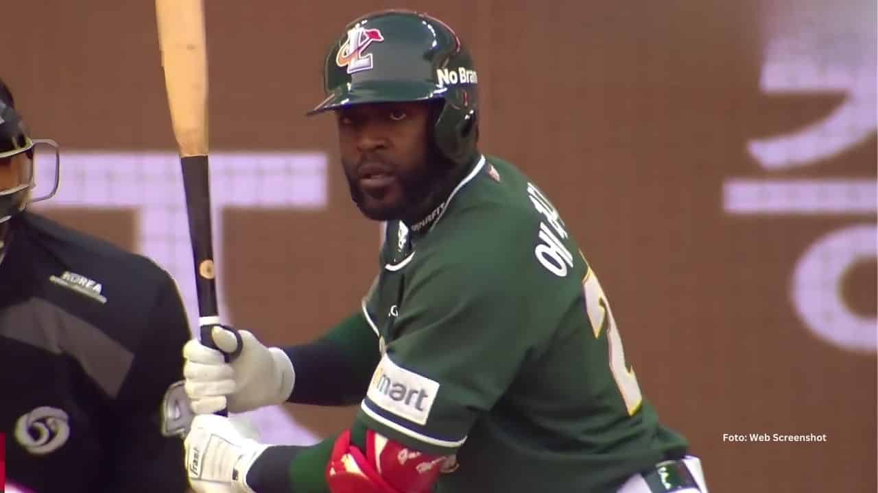 Guillermo Heredia tomando un turno en la KBO