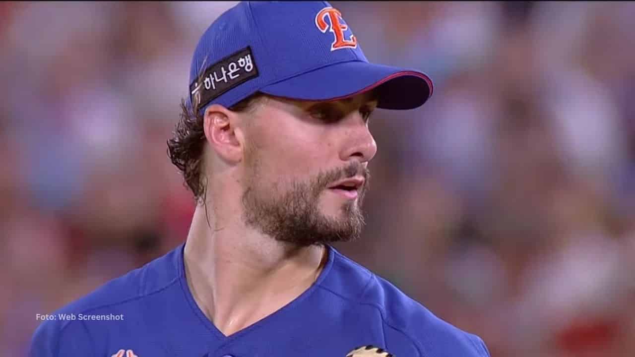 Lanzador Ryan Weiss en un juego en Korea. Houston Astros