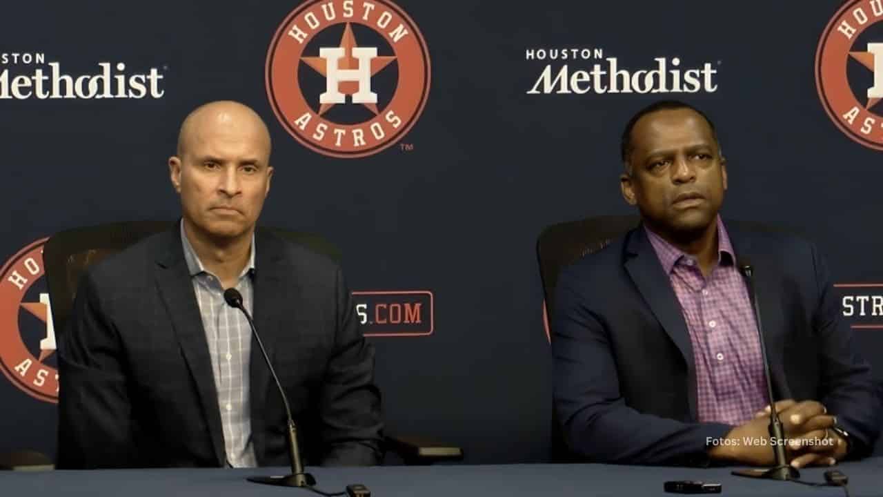 Joe Espada y Dana Brown en una rueda de prensa con Houston Astros