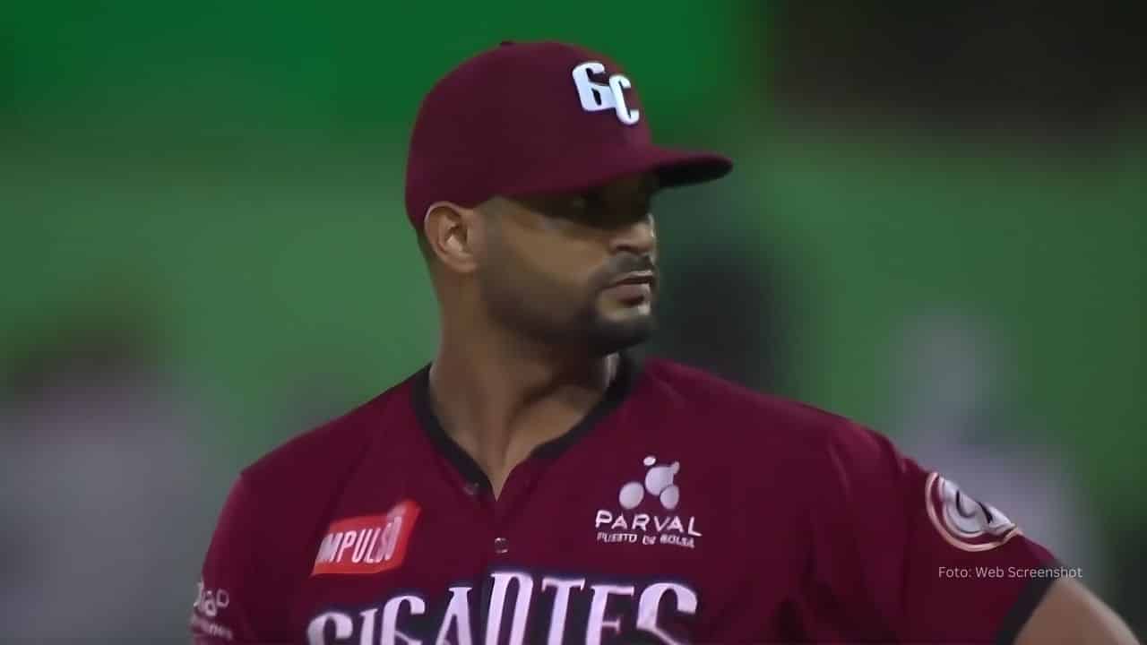 Lanzador cubano Elián Leyva en la LIDOM