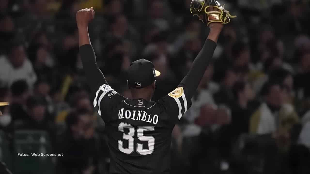 Livan Moinelo en un juego en Japon