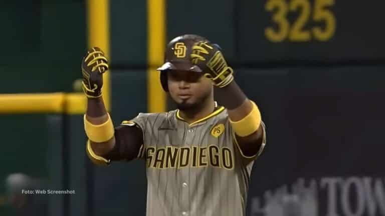Luis Arráez en un juego con San Diego Padres