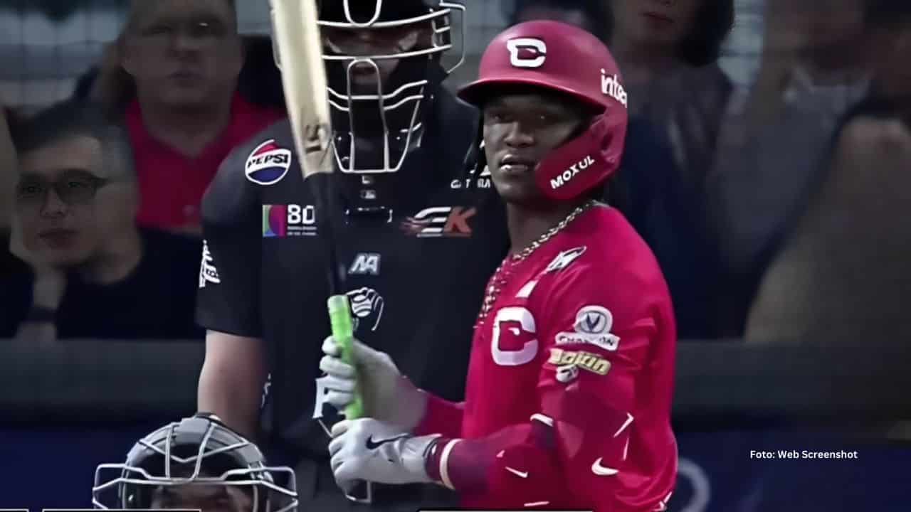 Luisangel Acuña tomando un turno con Cardenales de Lara en la LVBP
