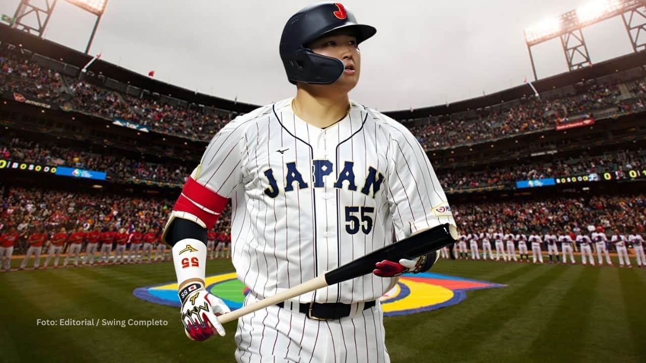 Munetaka Murakami con el uniforme del conjunto de Japón