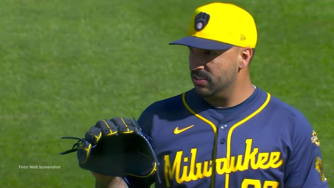Nestor Cortes Jr. en un juego con Milwaukee Brewers