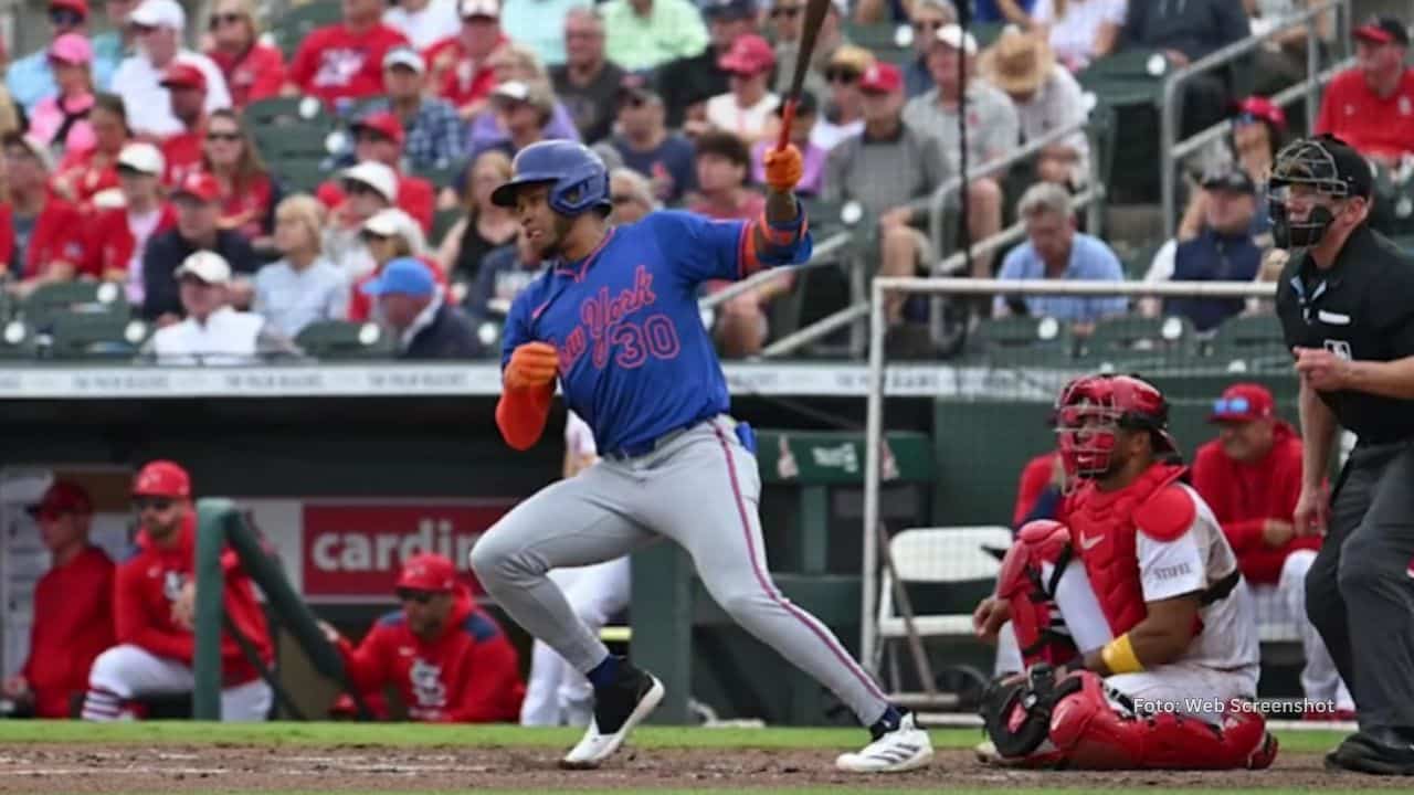 Pelotero venezolano José Azocar con Mets