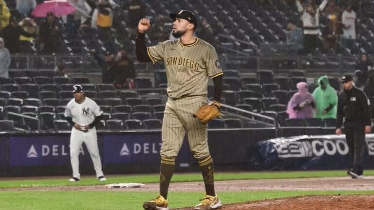 Robert Suárez, con 40 salvados en 2025, podría ser ese cerrador que necesitan los New York Mets para competir.