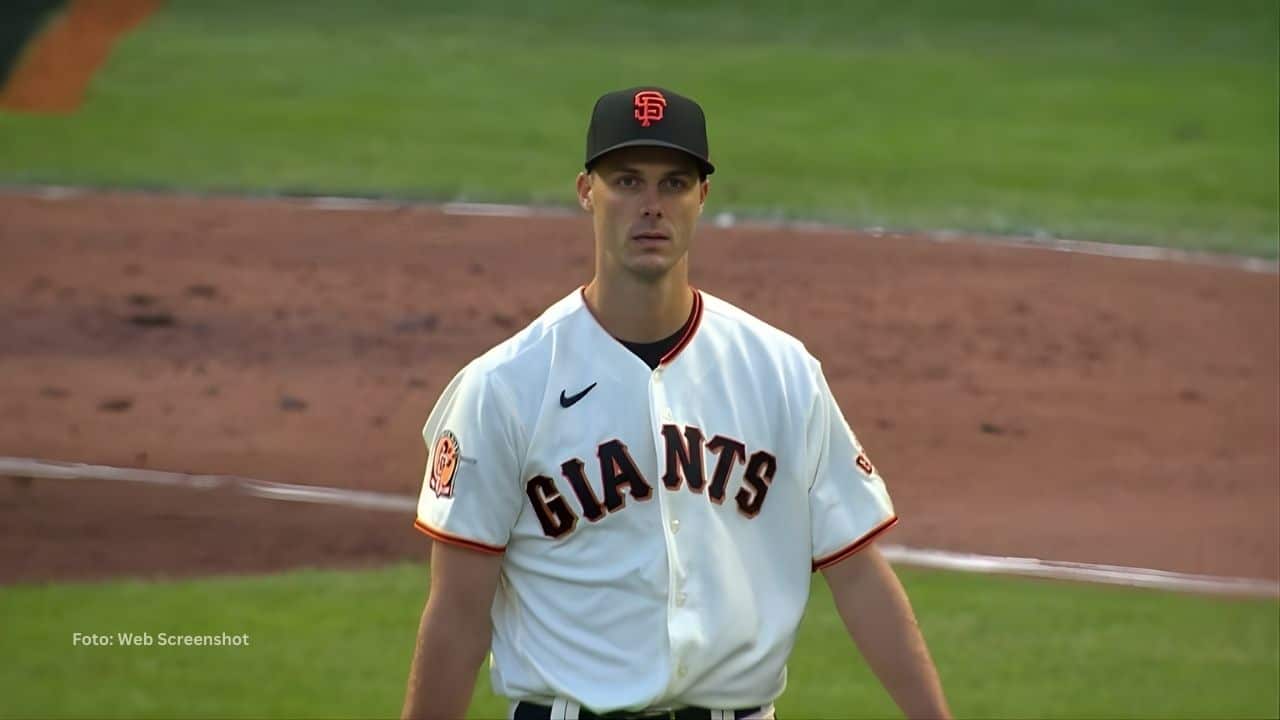 Tyler Rogers en un juego con San Francisco Giants. Toronto Blue Jays