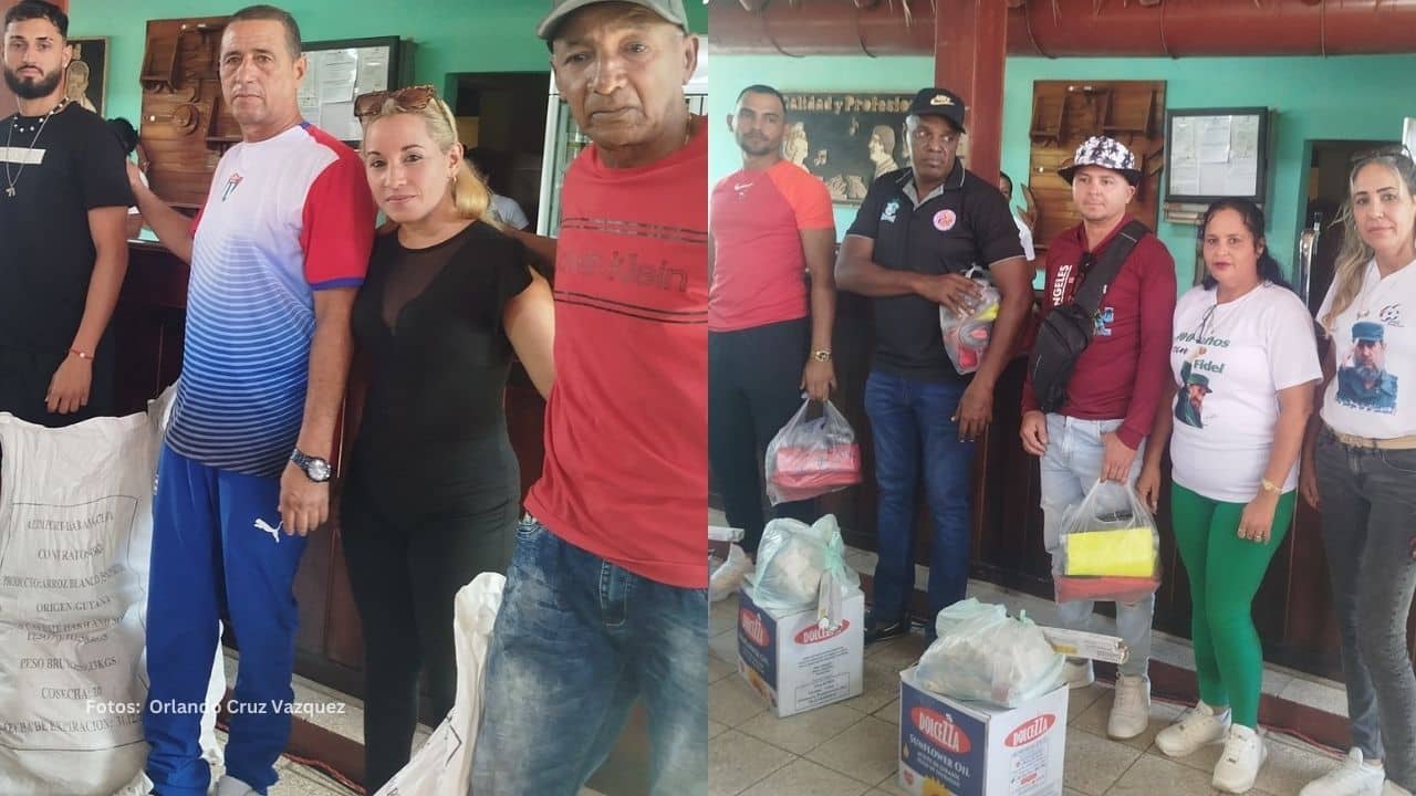 Jugadores de Las Tunas del Beisbol Cubano recibiendo bolsas de carbón