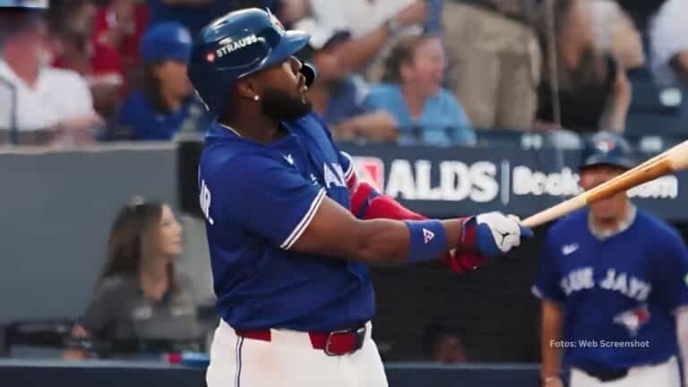 Vladimir Guerrero Jr. bateando con Toronto Blue Jays