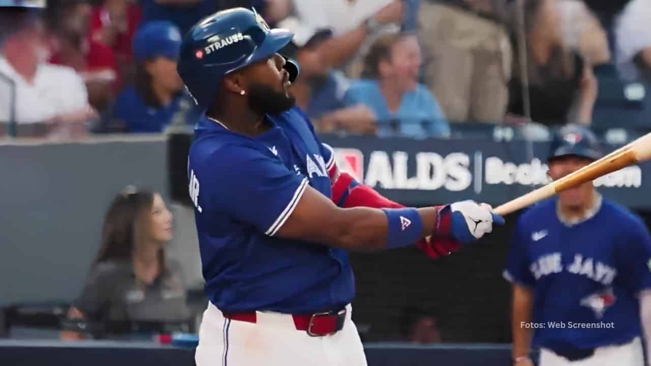 Vladimir Guerrero Jr. bateando con Toronto Blue Jays