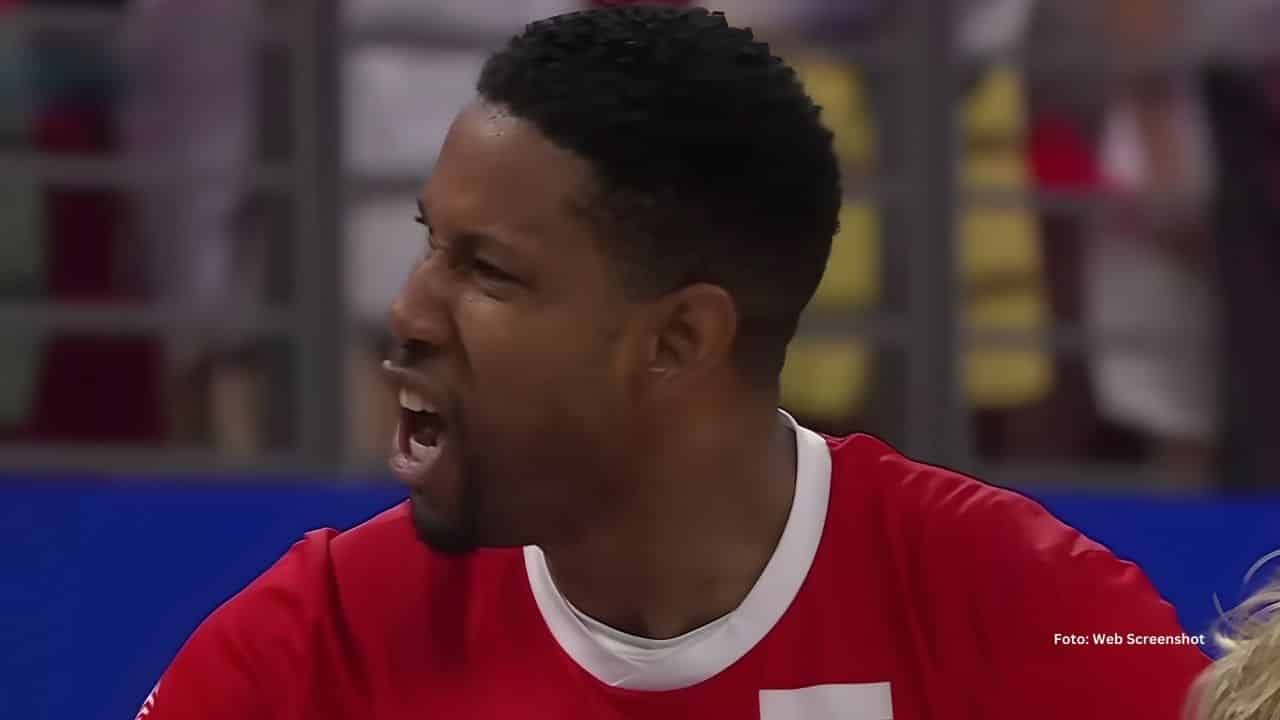 Wilfredo León con el equipo de Polonia