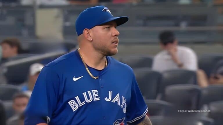 Yariel Rodríguez en un juego con Toronto Blue Jays