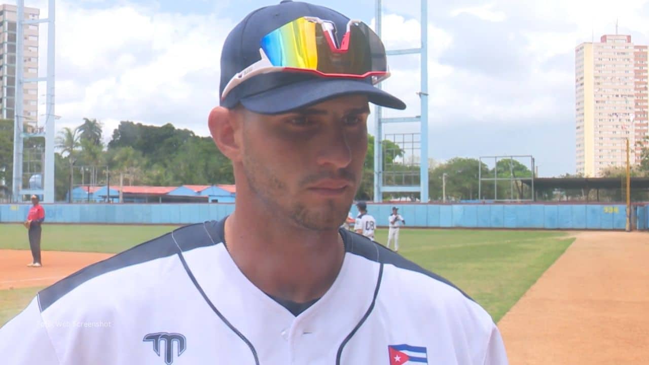 Veteranos desechados del equipo Cuba como Frederich Cepeda, Yordanis Samón y los hermanos Alarcón son líderes en la Serie Nacional. Yasiel Gonzalez al frente en Hits.