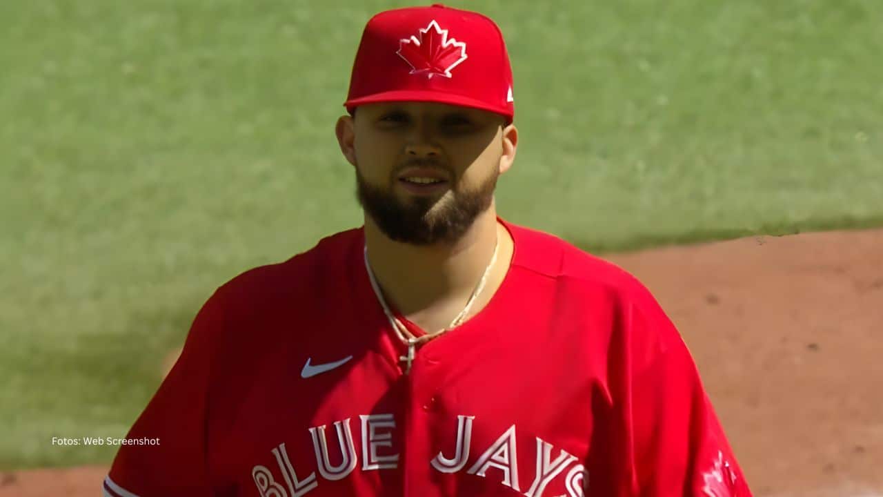 Los Angeles Angels llegaron a un acuerdo con el pitcher derecho Alek Manoah por un año