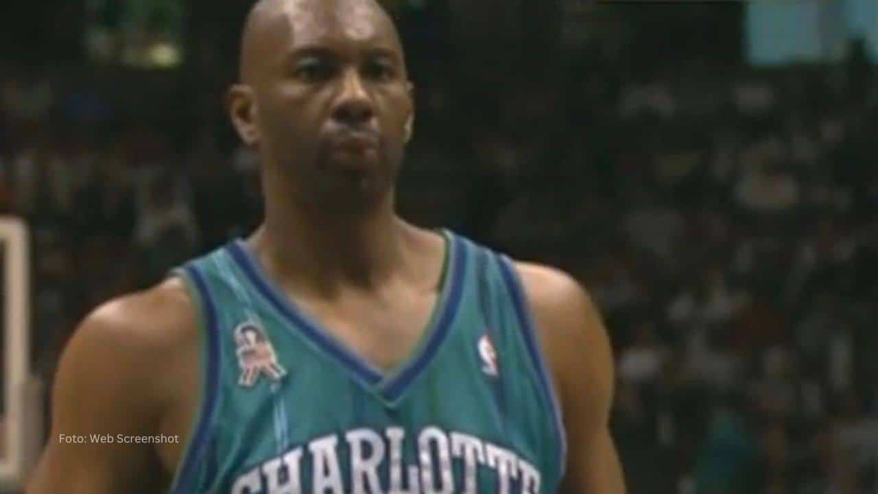 En la temporada 1995-96, vistiendo el uniforme de Los Angeles Lakers, Elden Campbell finalizó sexto en bloqueos por partido (2.6).