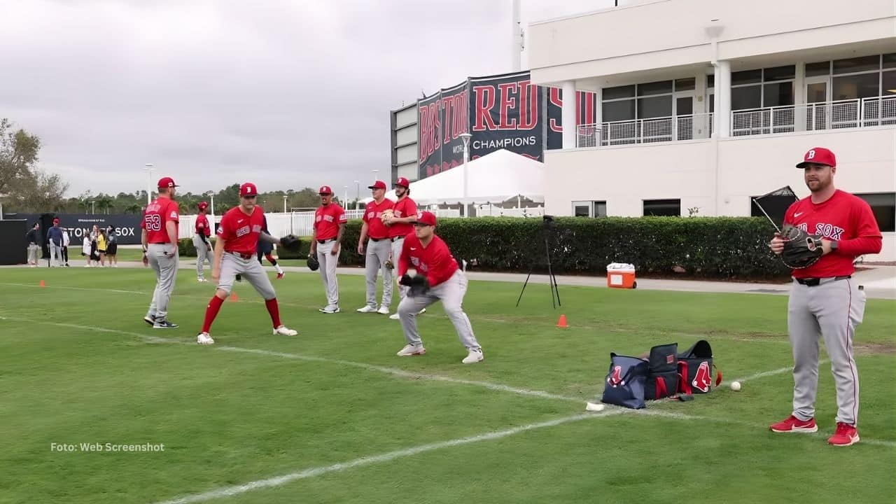 Jugadores de Boston Red Sox en el complejo deportivo