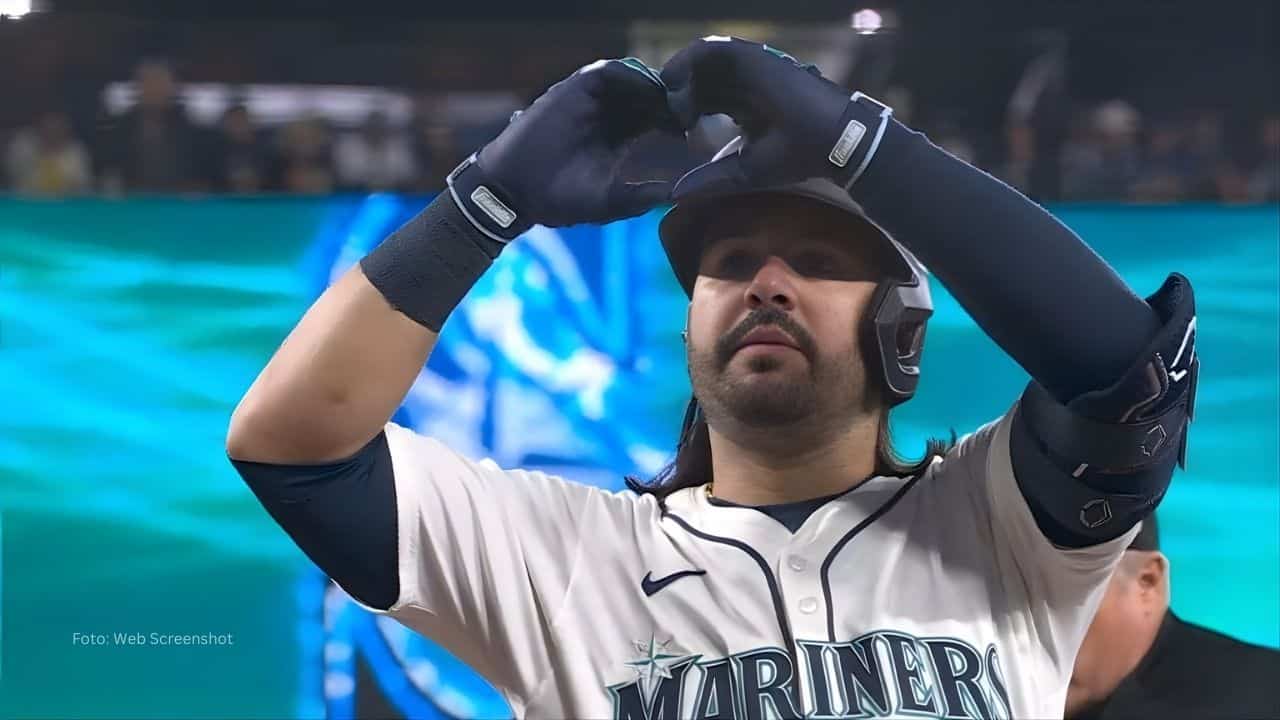 Eugenio Suárez celebrando un jonrón con Seattle Mariners