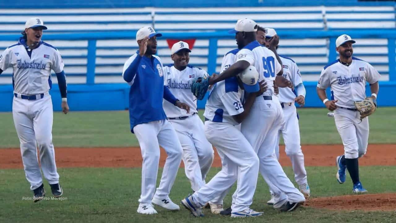 Yasmany Tomás se vistió de héroe y demostró que puede ser diferencial en esta Serie Nacional.