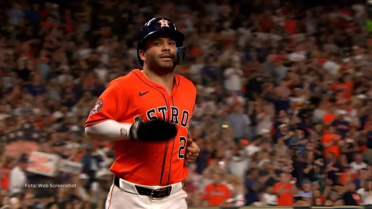 Jose Altuve recorriendo las bases con Houston Astros