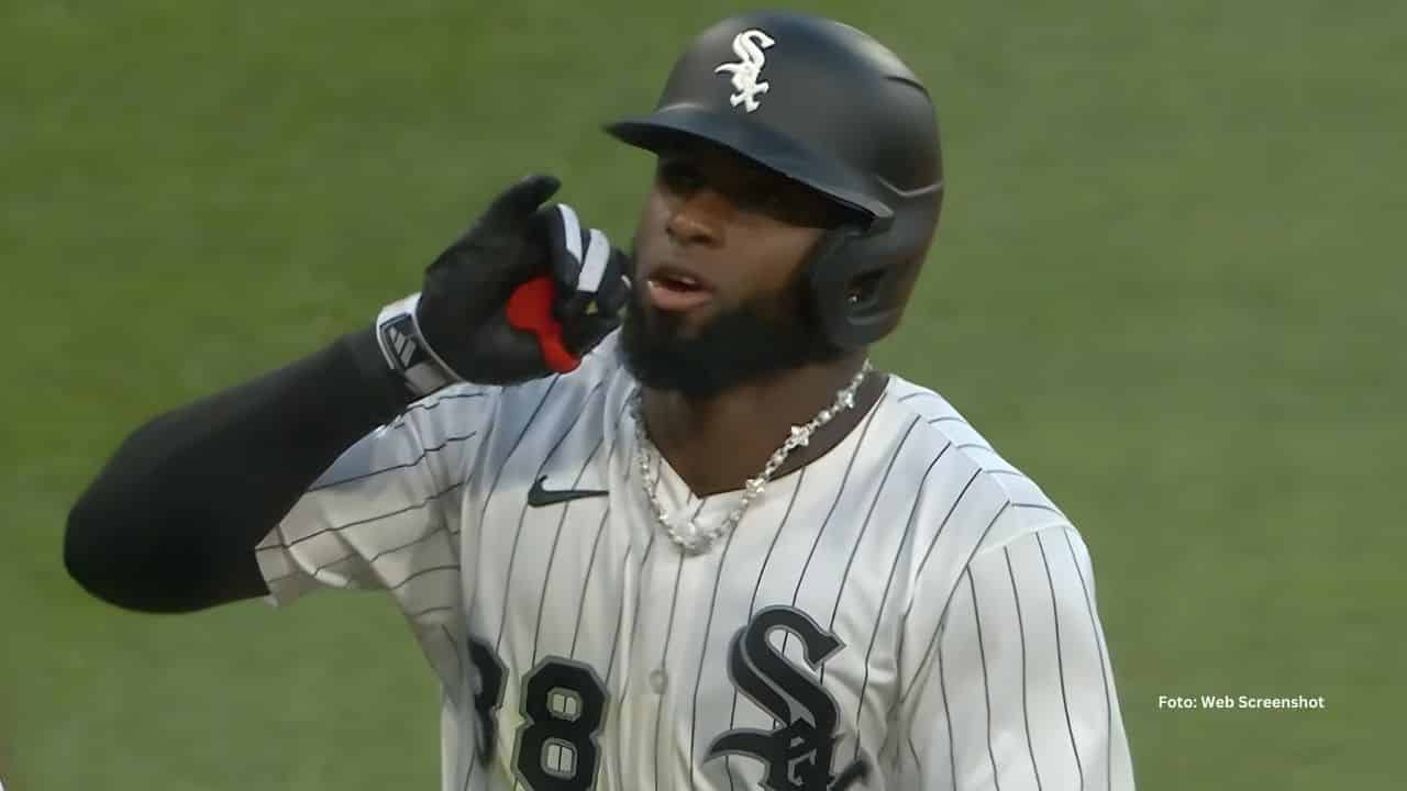 Luis Robert Jr. recorriendo las bases con Chicago White Sox