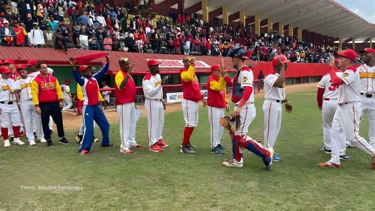 Jugadores de Matanzas celebran victoria en la Serie Nacional del Beisbol Cubano