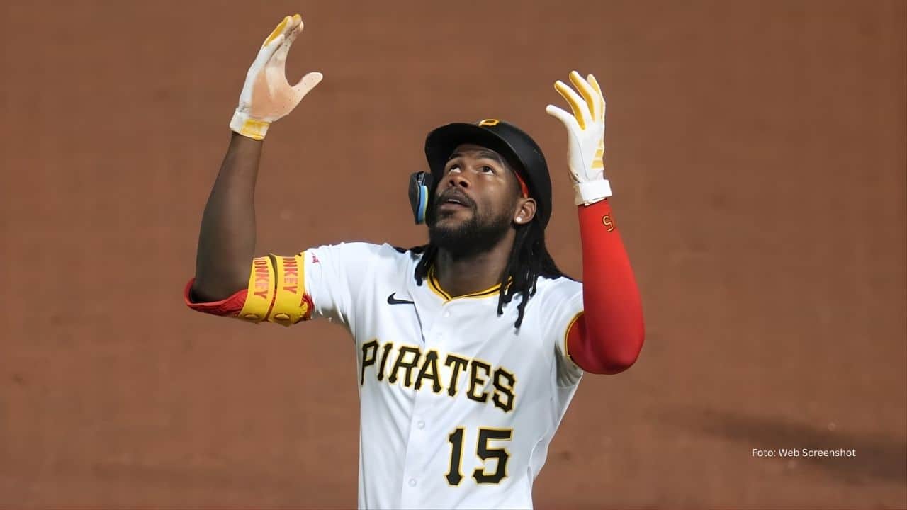 Oneil Cruz en un juego con Pittsburgh Pirates