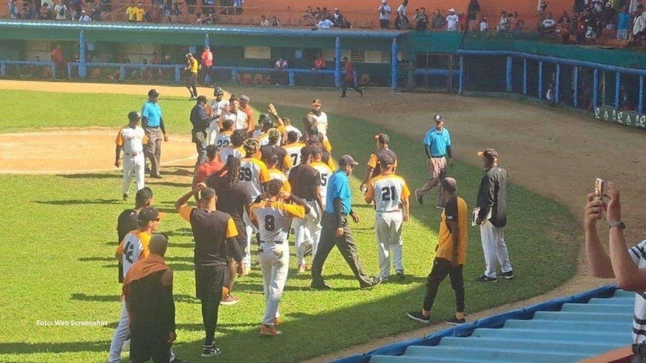 Villa Clara se apoyó en su ofensiva y el pitcheo de Randy Cueto para derrotar abultadamente a Camagüey en el beisbol cubano.