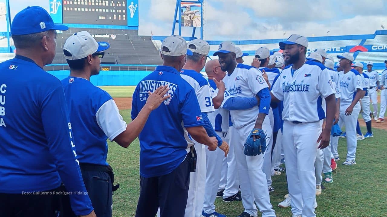 Leones de Industriales tomaron ventaja (2-1) en el playoff de la Serie Nacional ante Mayabeque tras ganar duelazo de lanzadores.