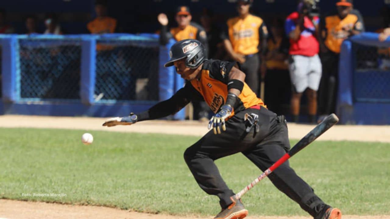 Los Azucareros terminaron de asegurar el resultado en la alta de la novena con otras tres carreras ante los actuales campeones del beisbol cubano.