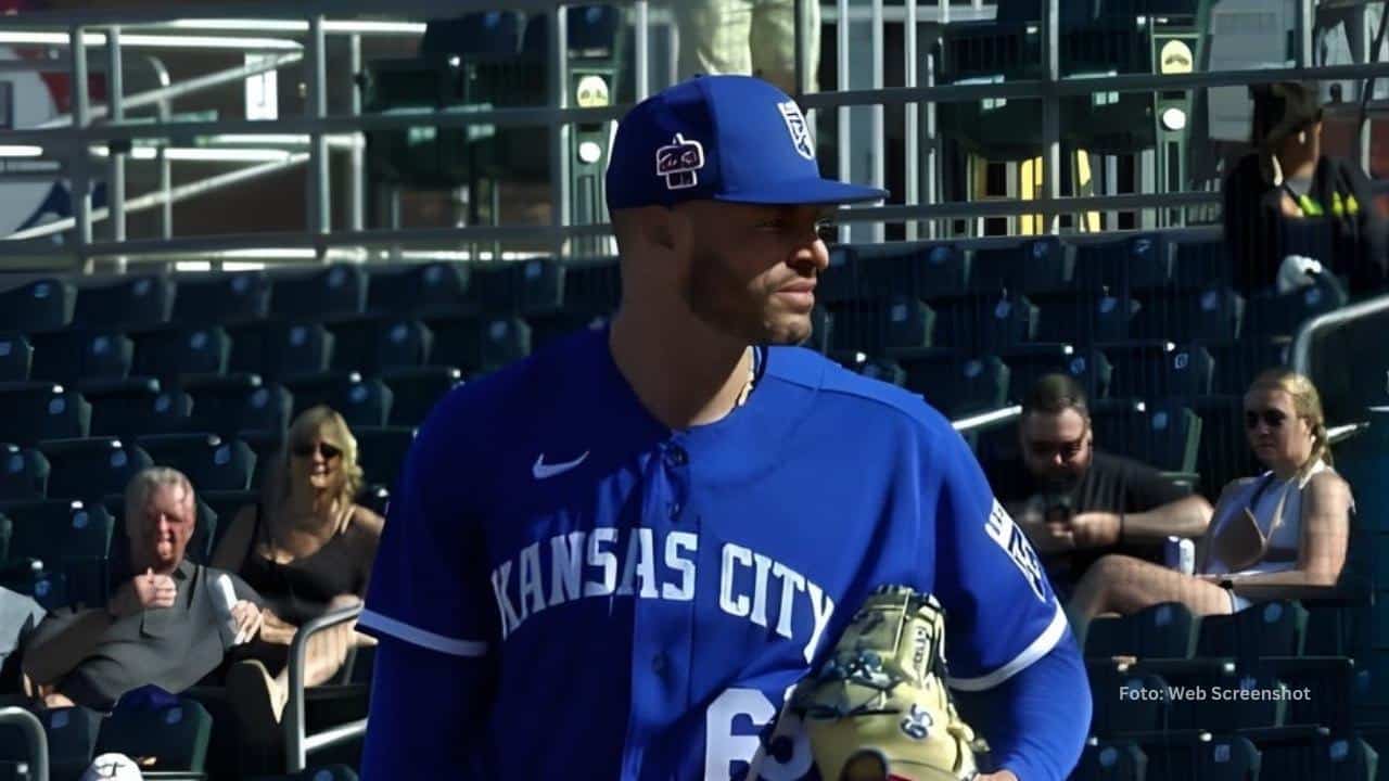 Dylan Coleman lanzando con Kansas City Royals. New York Yankees