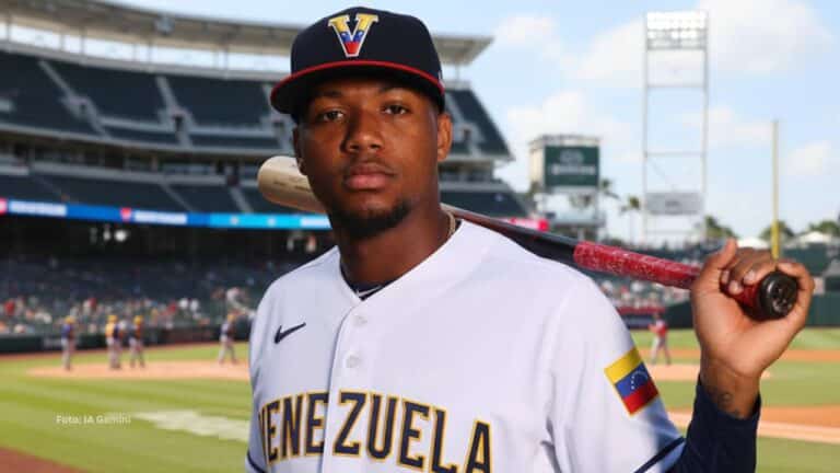 Ronald Acuña Jr. se mantiene en Venezuela tomando prácticas de bateo y trabajando en el salón de pesas.