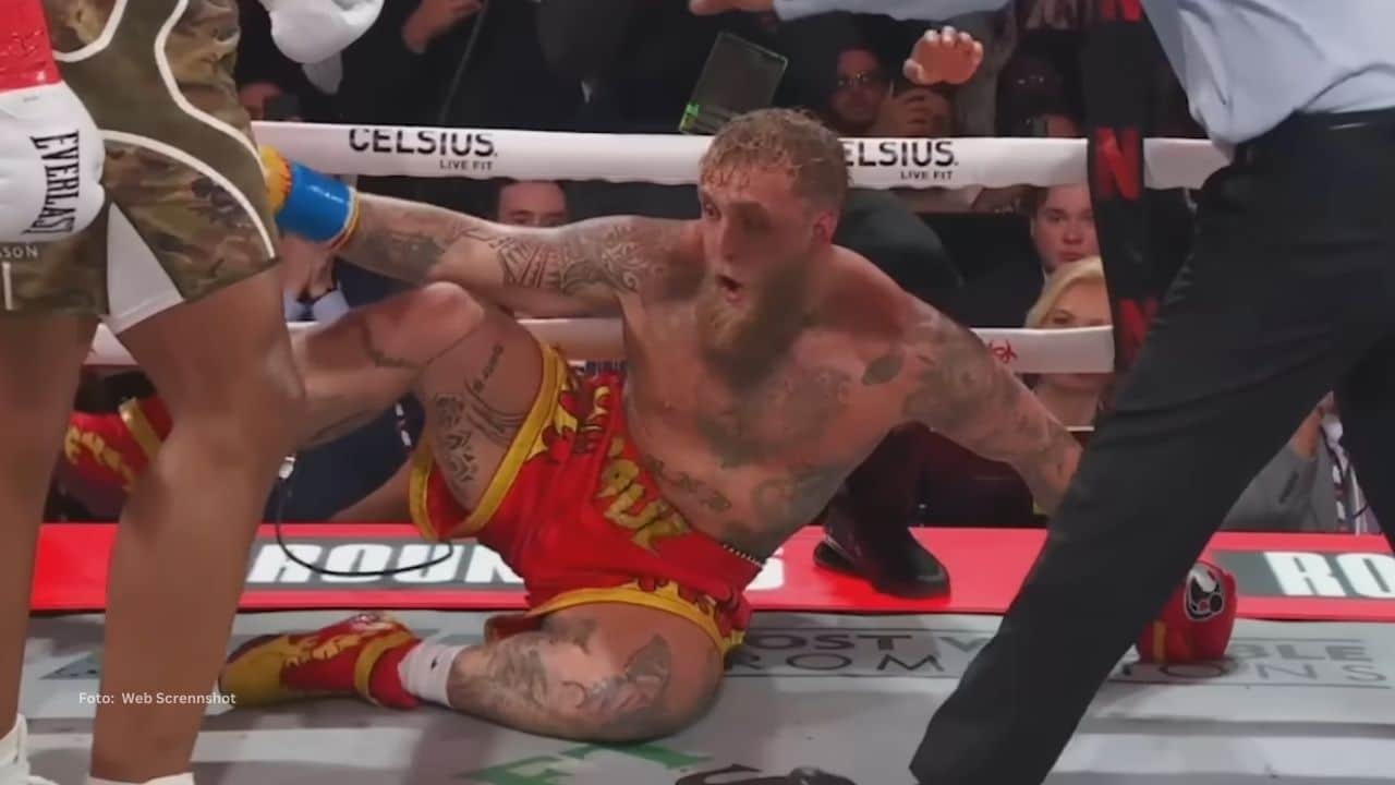 La lesión de Jake Paul requirió de un procedimiento quirúrgico, en el cual le insertaron placas de titanio en su mandíbula.